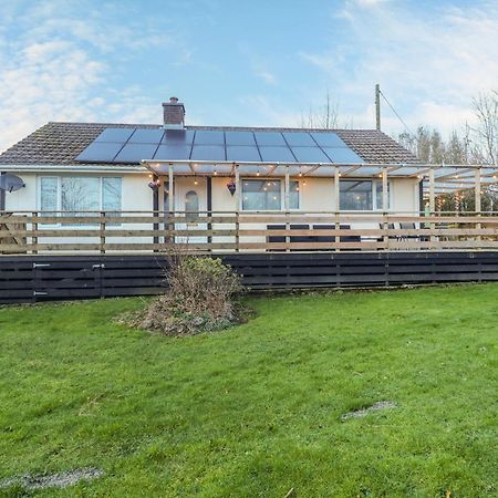 Petlyns Patch Villa Holyhead Bagian luar foto