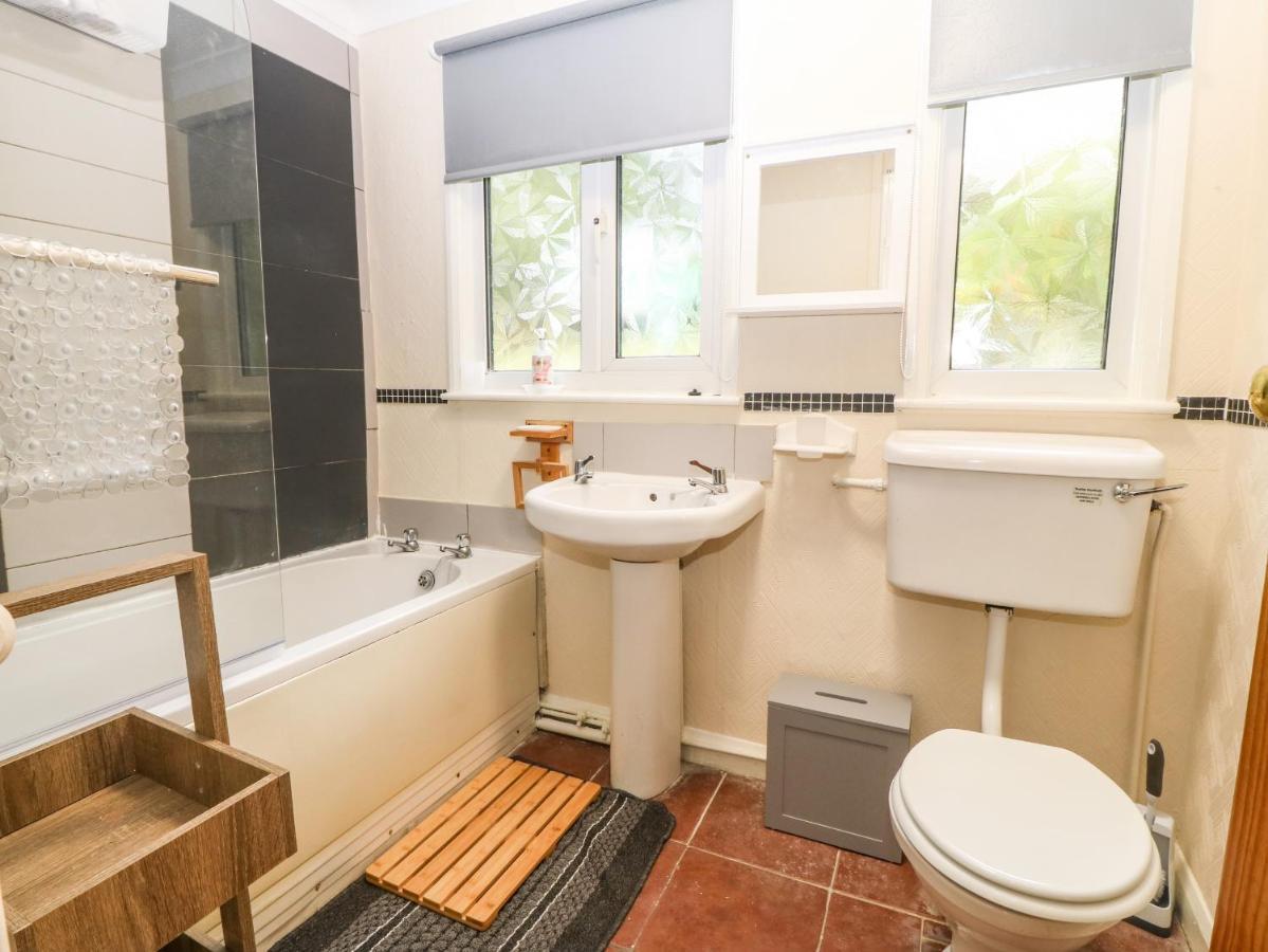 Petlyns Patch Villa Holyhead Bagian luar foto