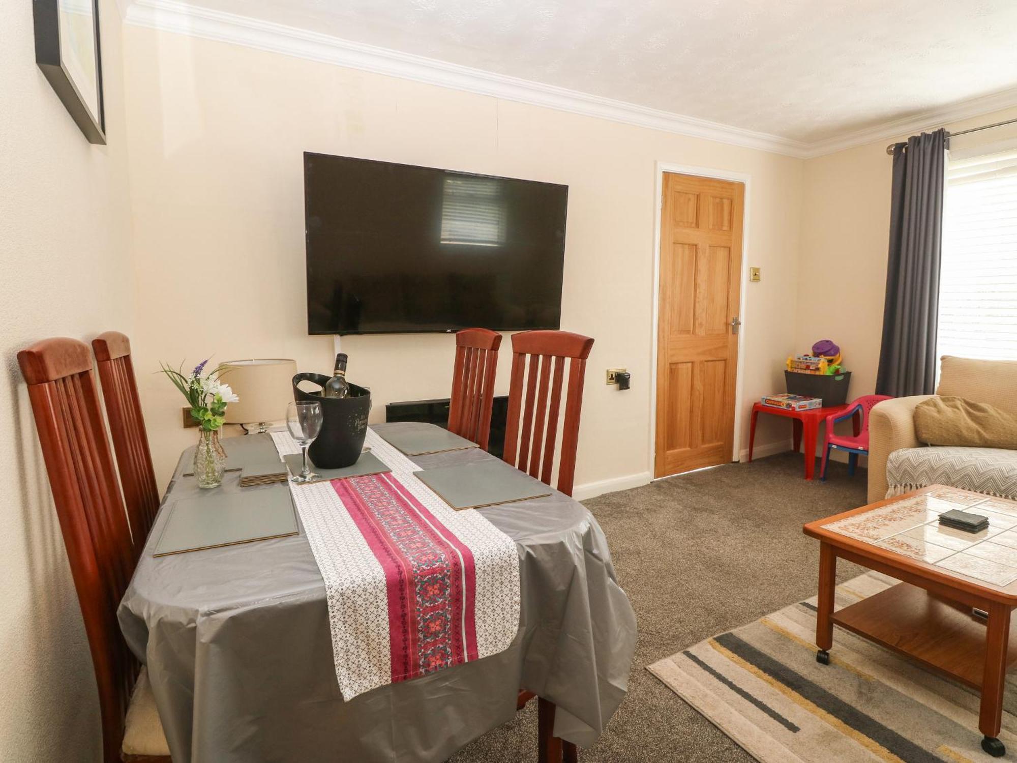 Petlyns Patch Villa Holyhead Bagian luar foto